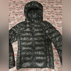 Uniqlo puffer jacket with pack-it bag.